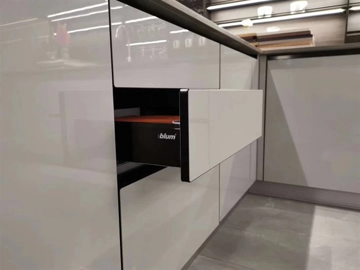Kitchen storage cabinets (3)