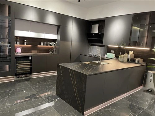 Quali sono i migliori design di mobili da cucina moderni per una cucina moder...